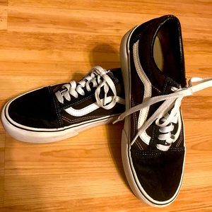 Vans Black & White Lace-up Shoes -M 7 / W 8.5
